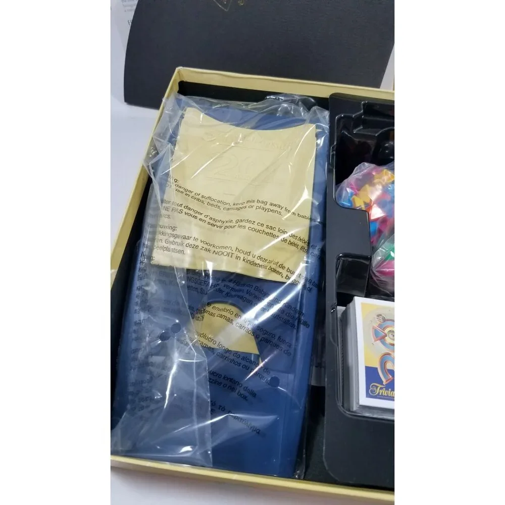 Trivial Pursuit 20th Anniversary Edition Board Game Never Played Vintage - Picture 4 of 15